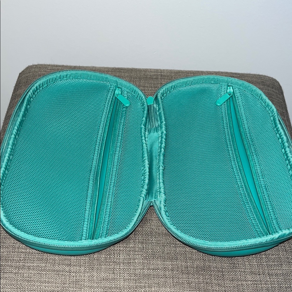 One Skin Teal Cosmetic Bag - Picture 5 of 10